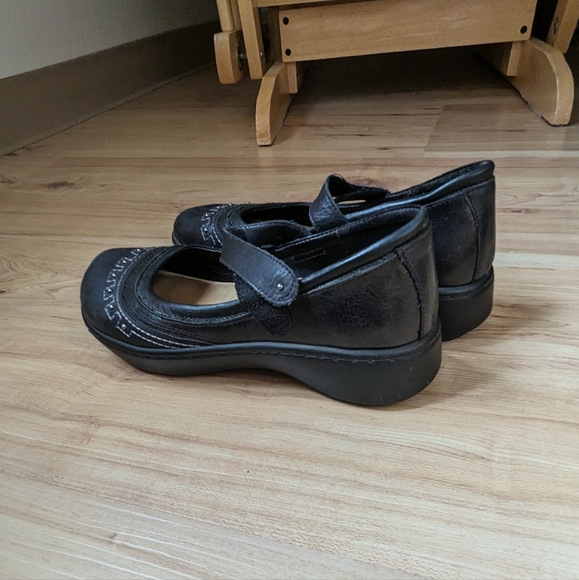 Naot - Picture 4 of 4